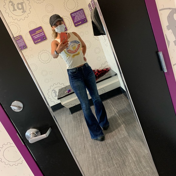 Meet your Posher, Leslie - Picture 2 of 8